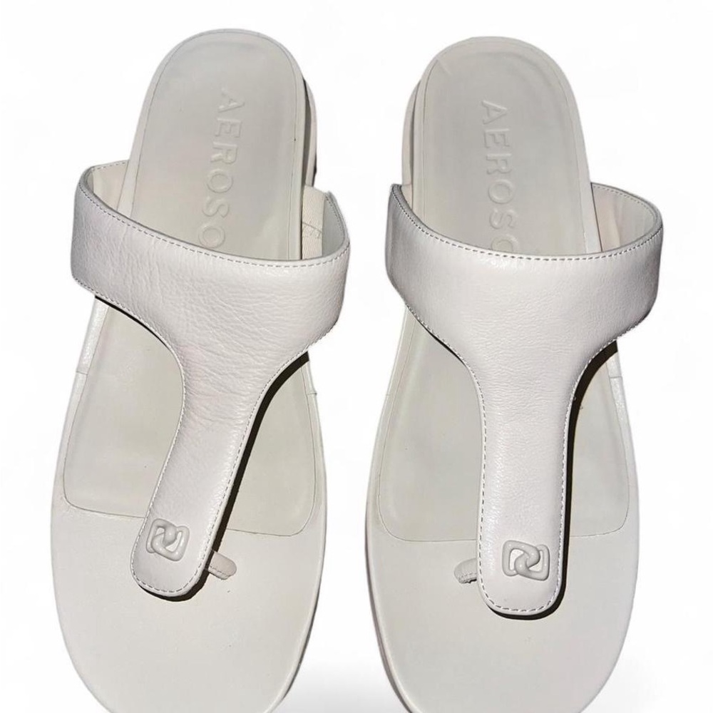 Aerosoles Cream Leather T-Strap Thong Sandals